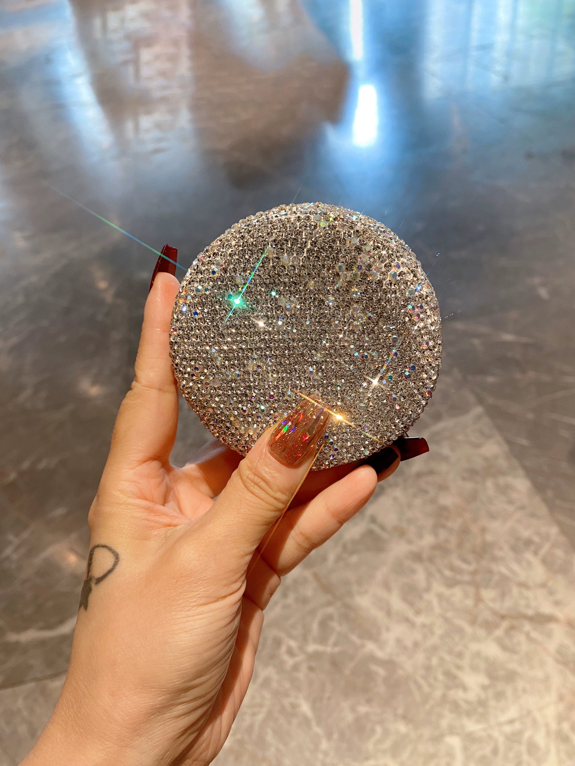 Diamond-Encrusted 7-Day Pill Organizer – Large-Capacity Portable Medicine Box with Sealed Compartments