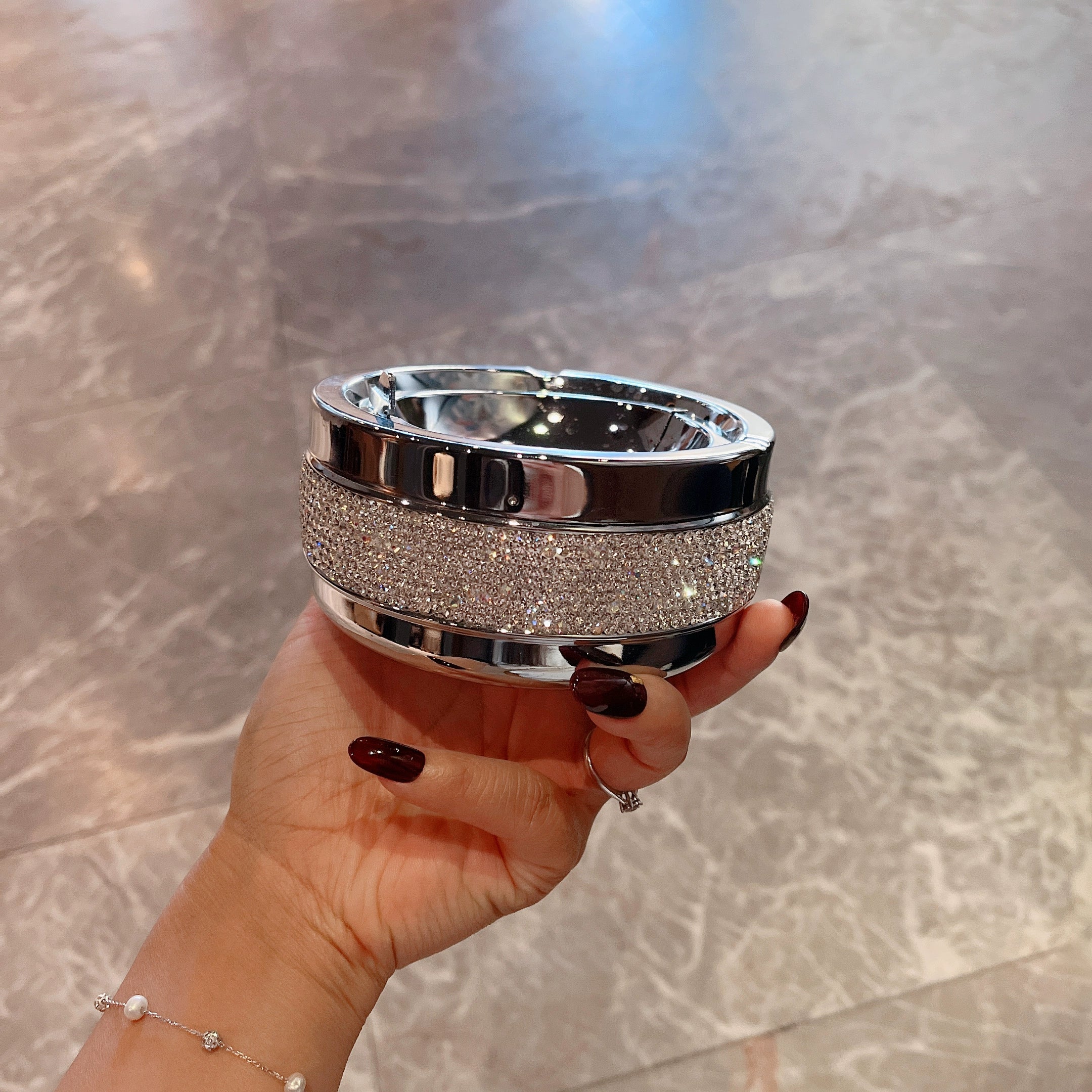 Diamond-Encrusted Stainless Steel Ashtray – Stylish Home & Office Smoking Accessory