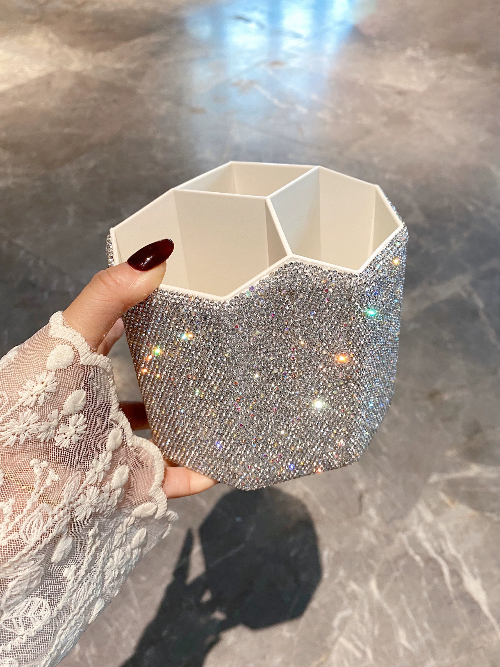 Diamond-Encrusted Makeup Brush & Cosmetic Organizer – Large-Capacity Desktop Storage for Lipsticks, Eyebrow Pencils & Brushes