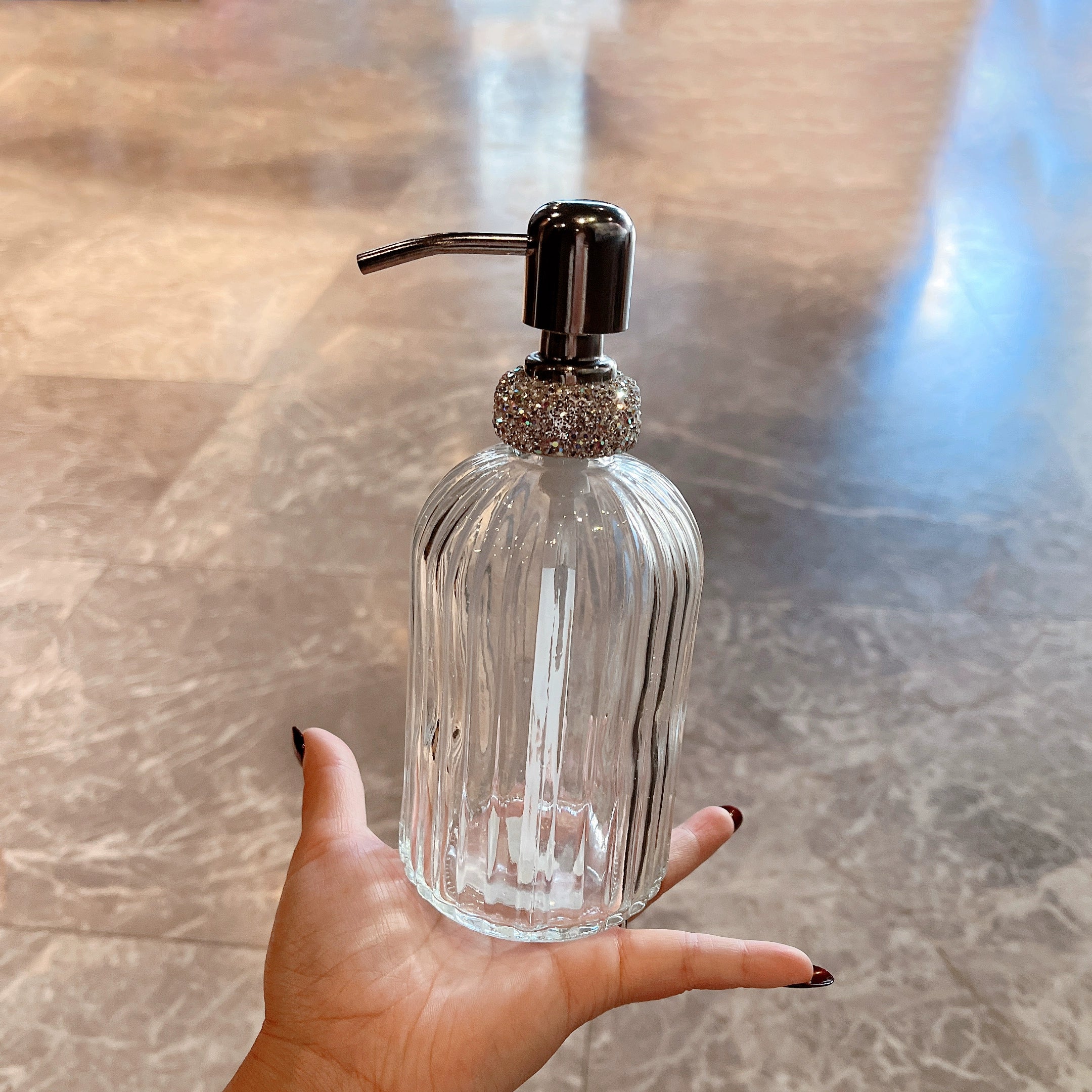 Diamond-Encrusted Travel Shampoo & Shower Gel Bottle – Large-Capacity Refillable Push-Type Lotion Container