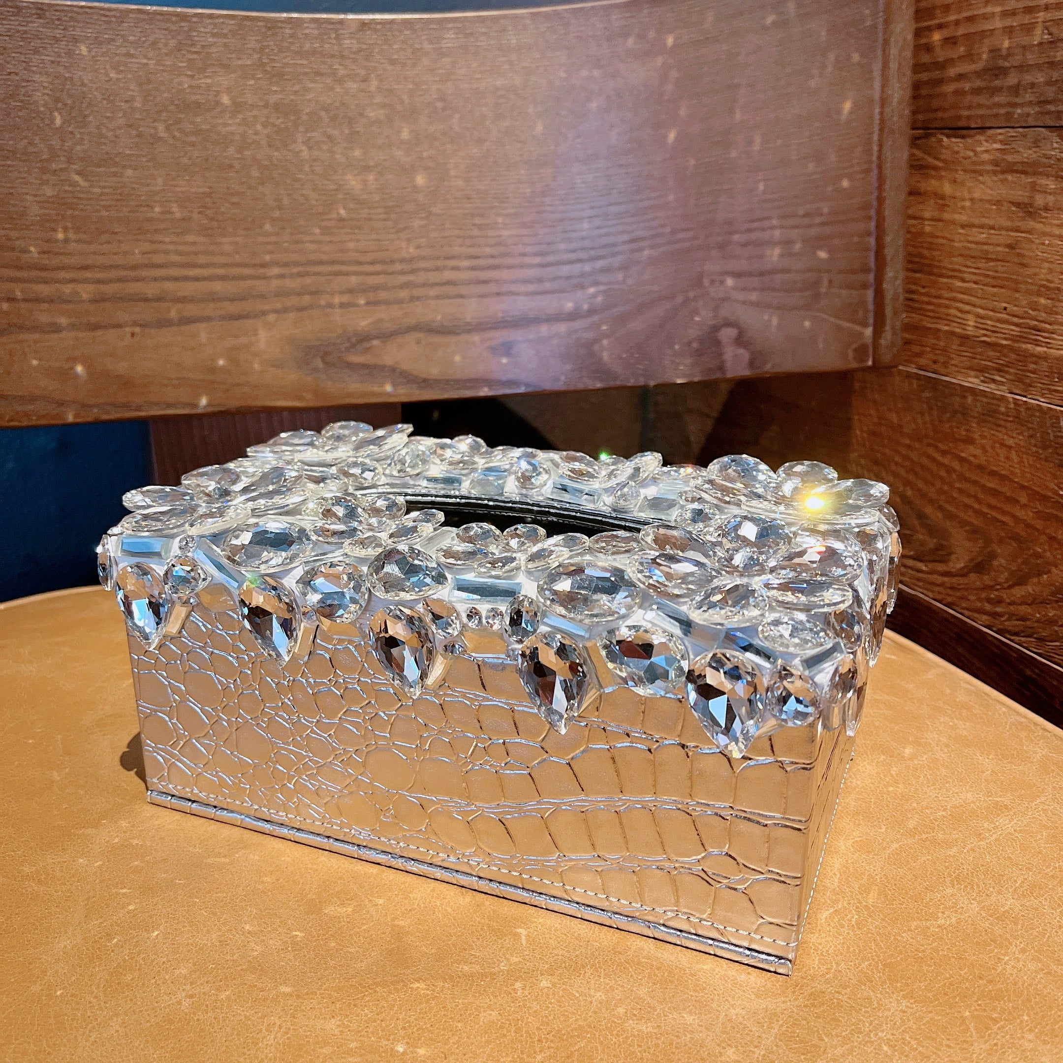 Premium Diamond-Encrusted Tissue Holder – Decorative Tissue Box for Living Room & Desktop