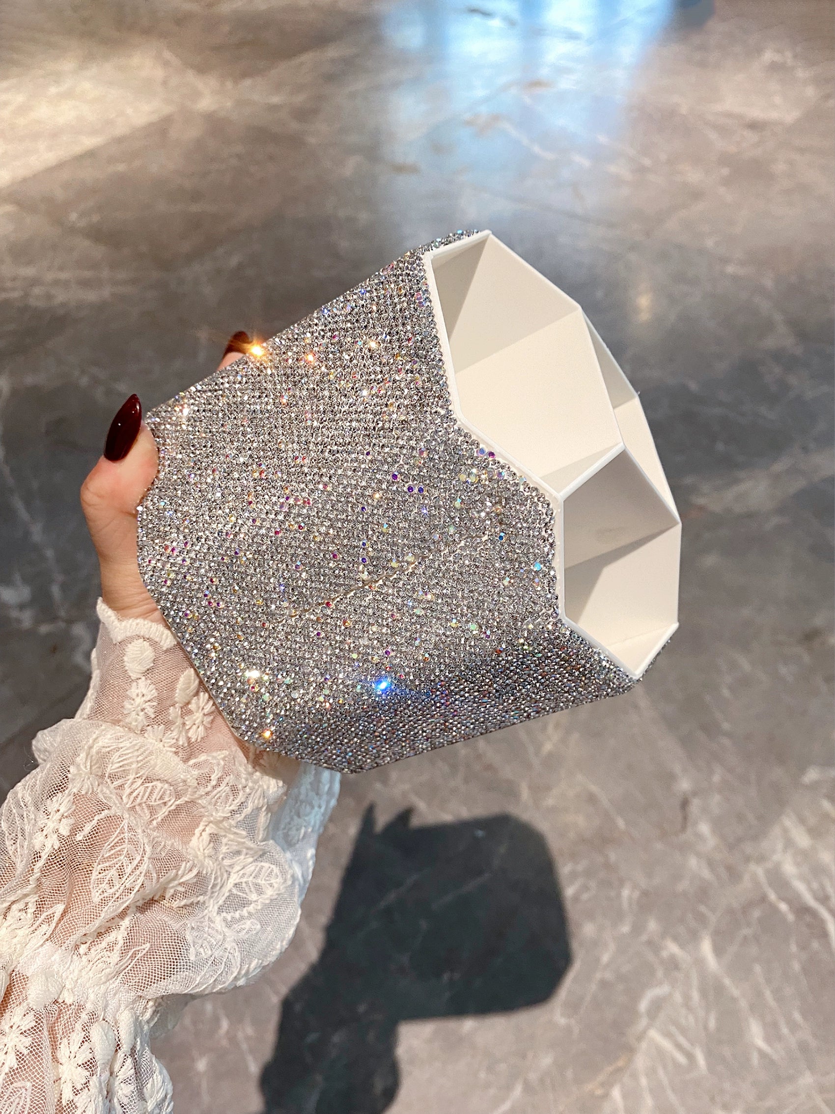 Diamond-Encrusted Makeup Brush & Cosmetic Organizer – Large-Capacity Desktop Storage for Lipsticks, Eyebrow Pencils & Brushes