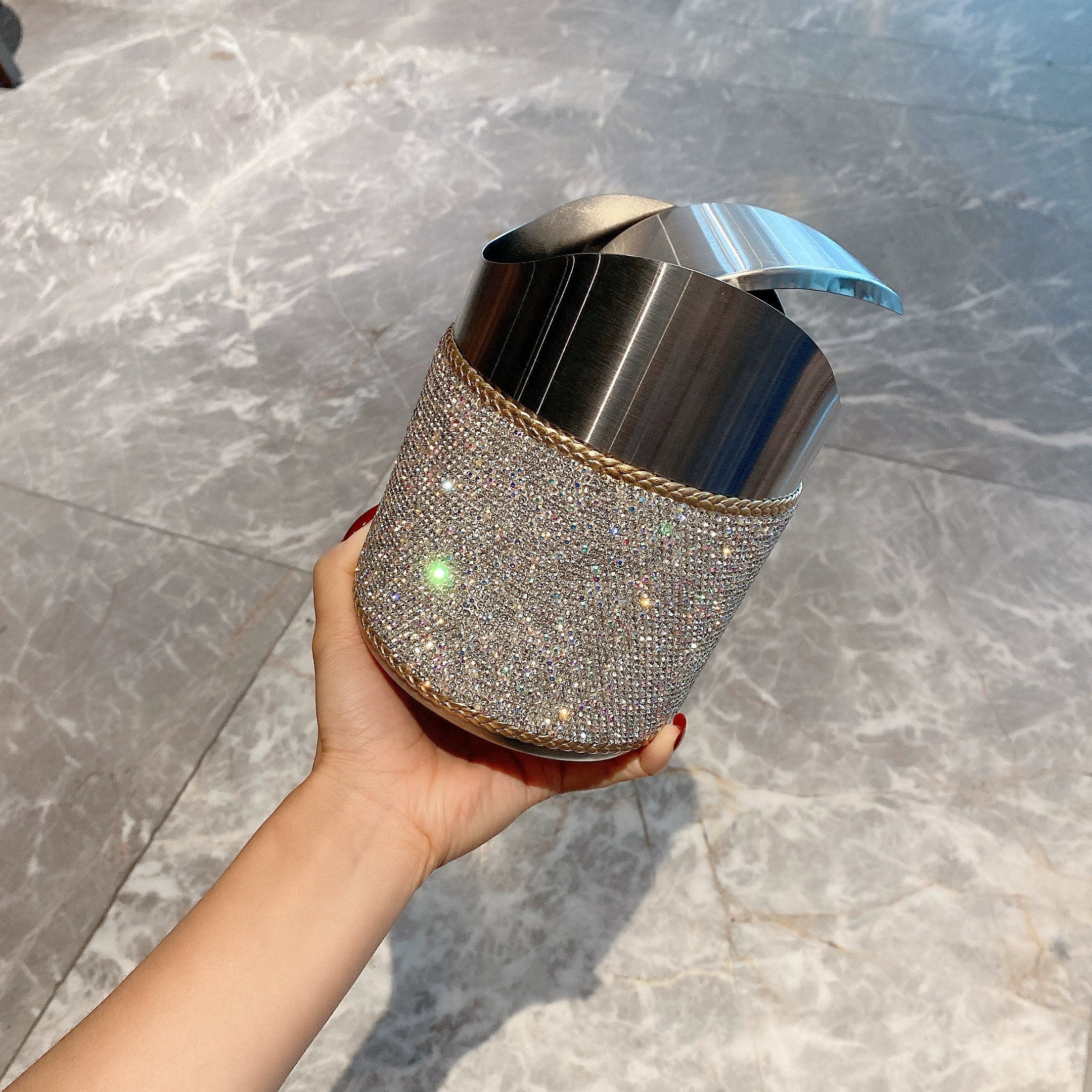 Diamond-Inlaid Mini Desktop Trash Can – Swing Lid, Stainless Steel Car & Home Storage Bin, Tabletop Waste Basket