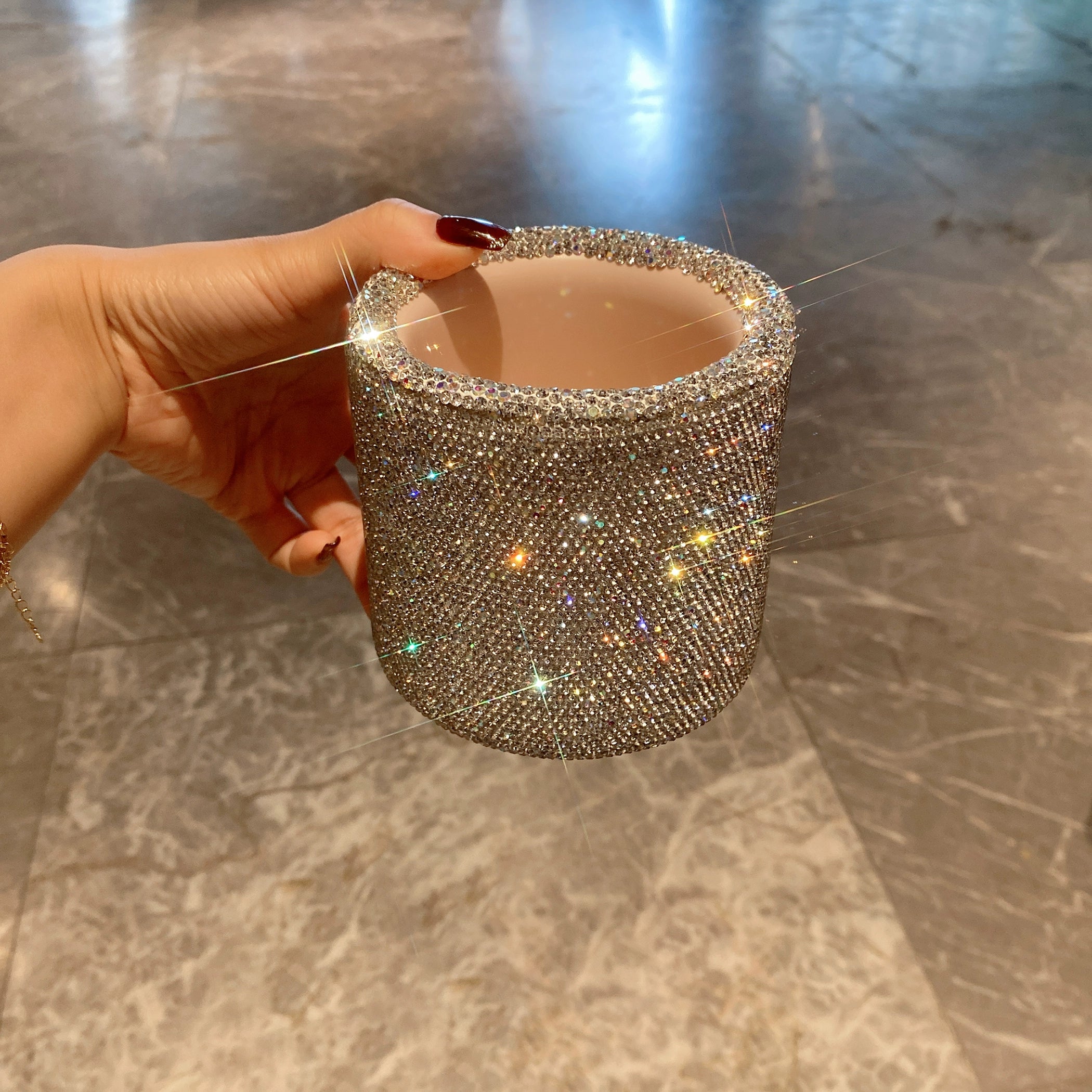 Diamond-Encrusted Desktop Organizer – Makeup Brush & Pen Holder for Dressing Table, Office & Home