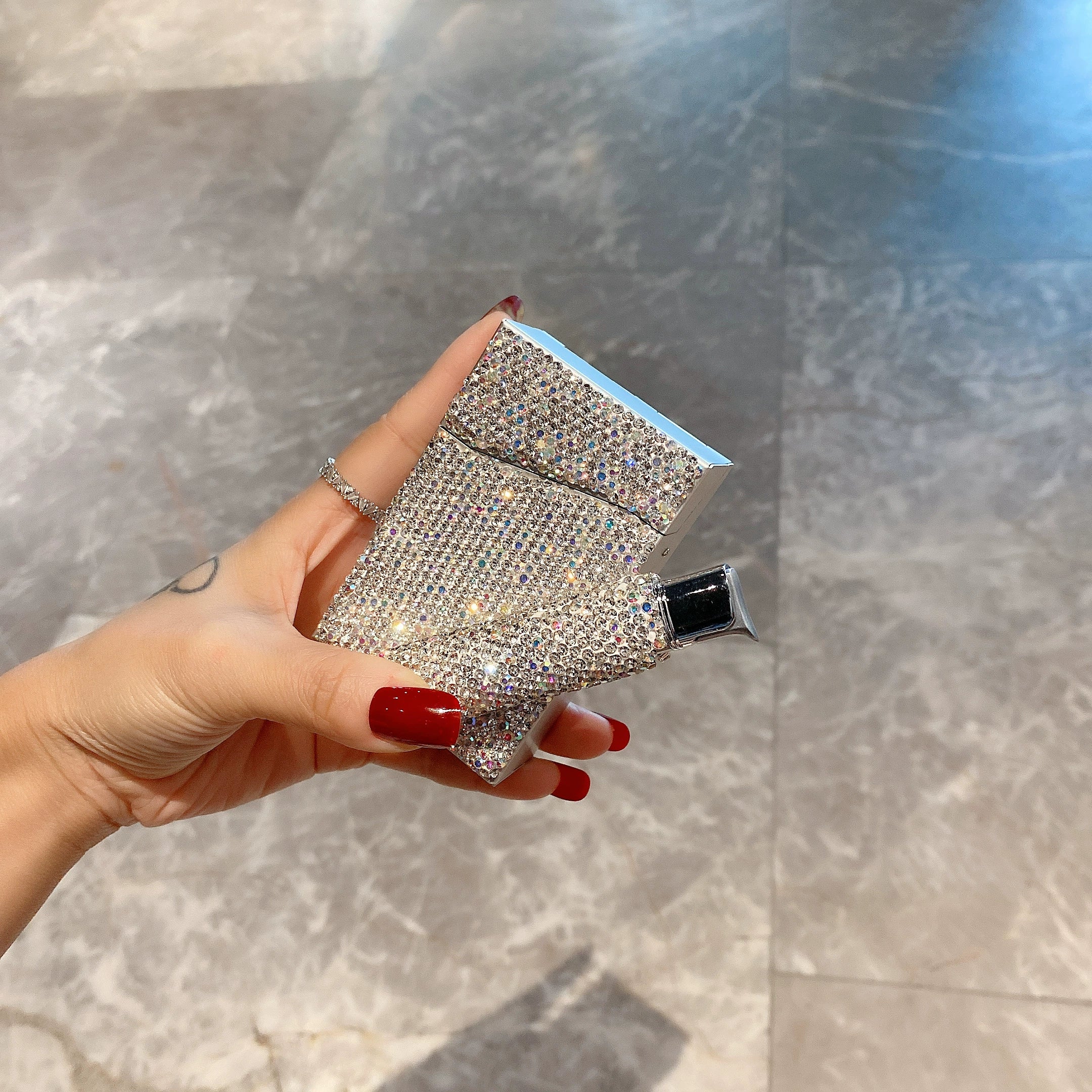 Diamond-Encrusted Stainless Steel Cigarette Case – 20-Pack Flip-Top Water-Resistant Cigarette Box for Women