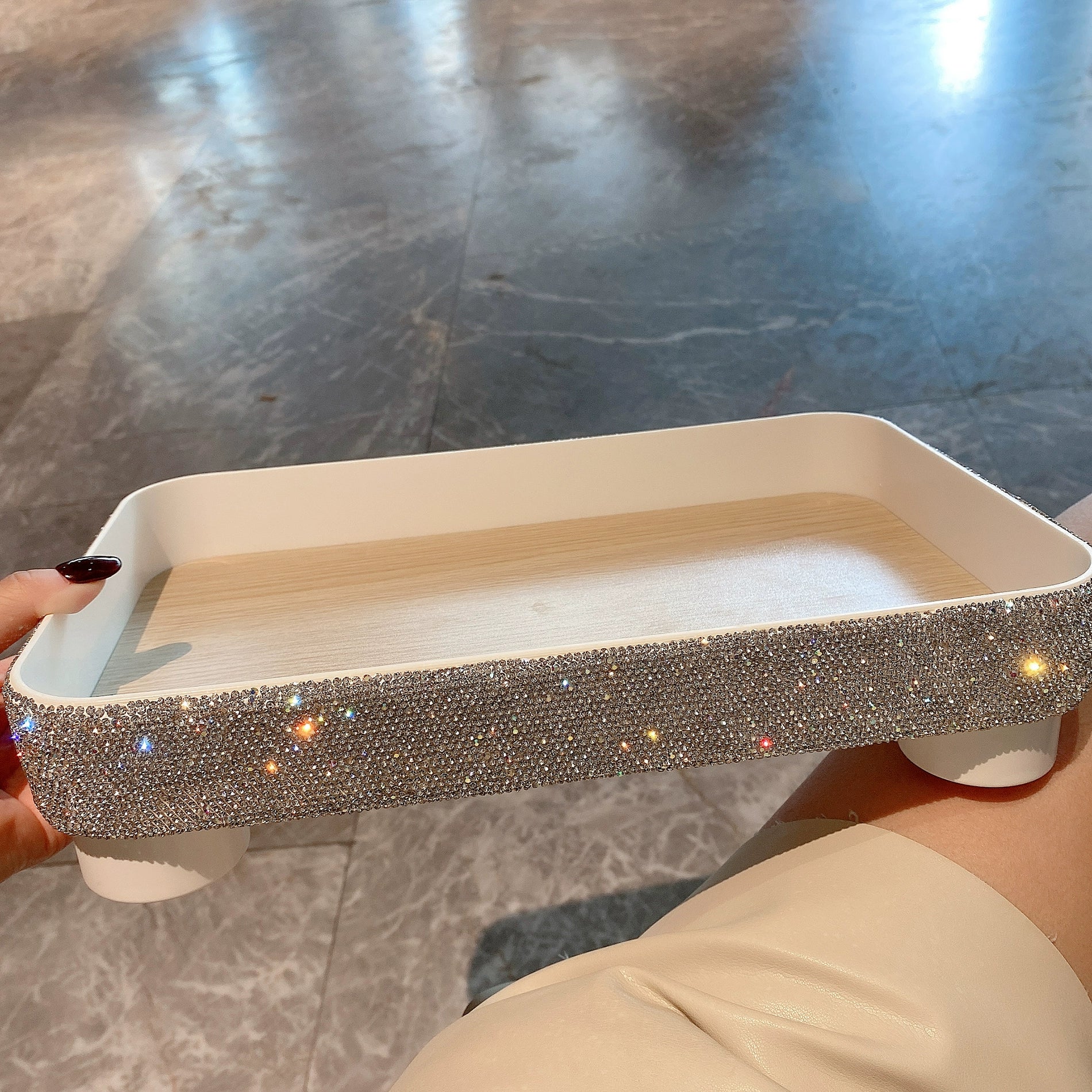 Diamond-Encrusted Desktop Perfume & Skincare Organizer – Large-Capacity Cosmetic Storage Tray