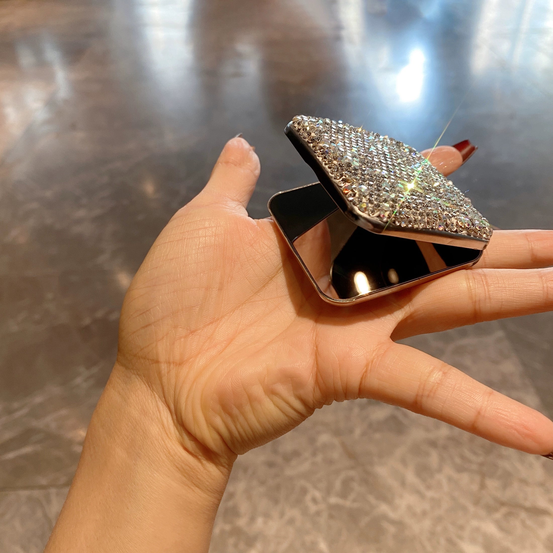 Diamond-Encrusted Mini Portable Makeup Mirror – Double-Sided Folding Handheld Mirror for Dorm & Travel