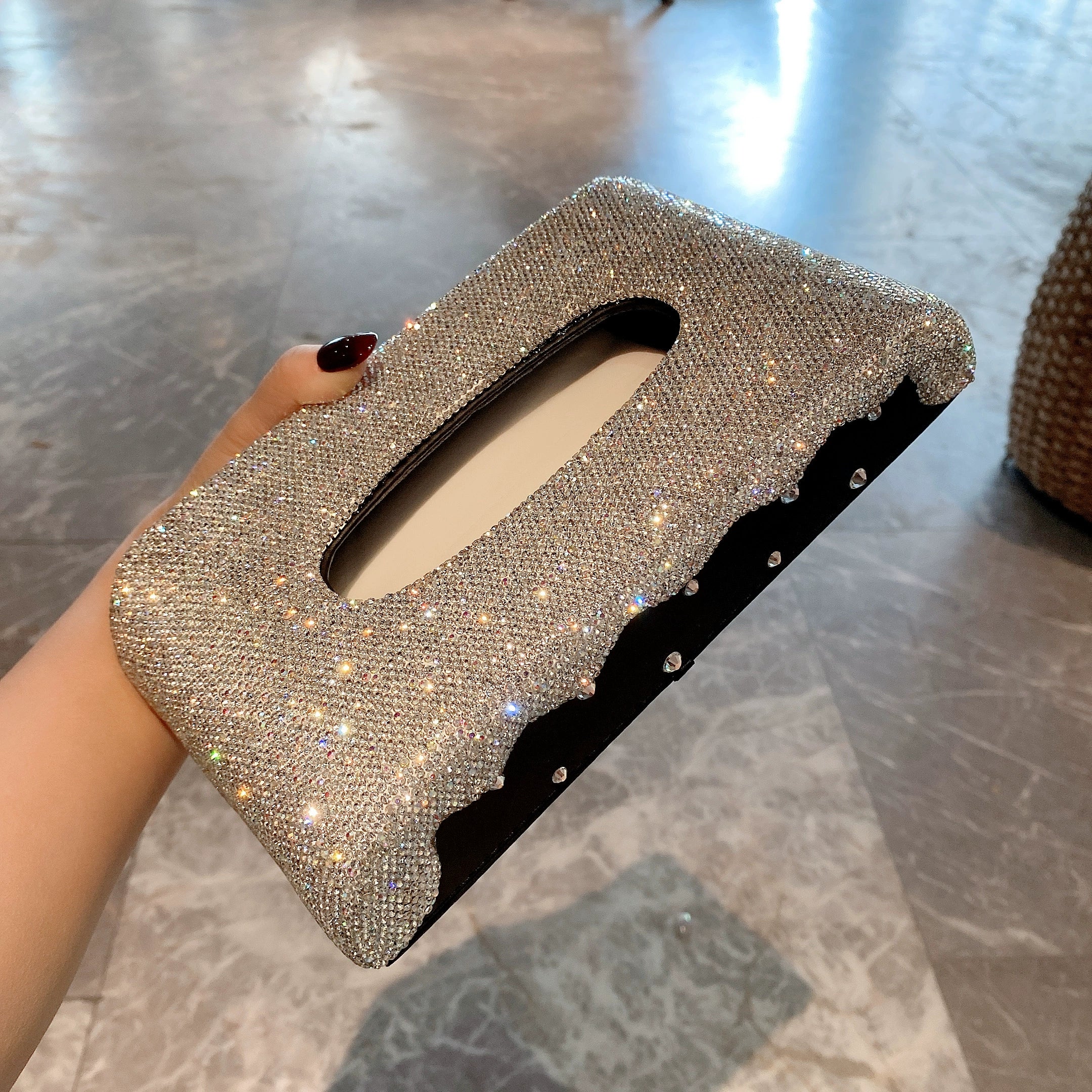 Diamond-Encrusted Car Armrest Tissue Box – Light Luxury Car Interior Organizer & Gift