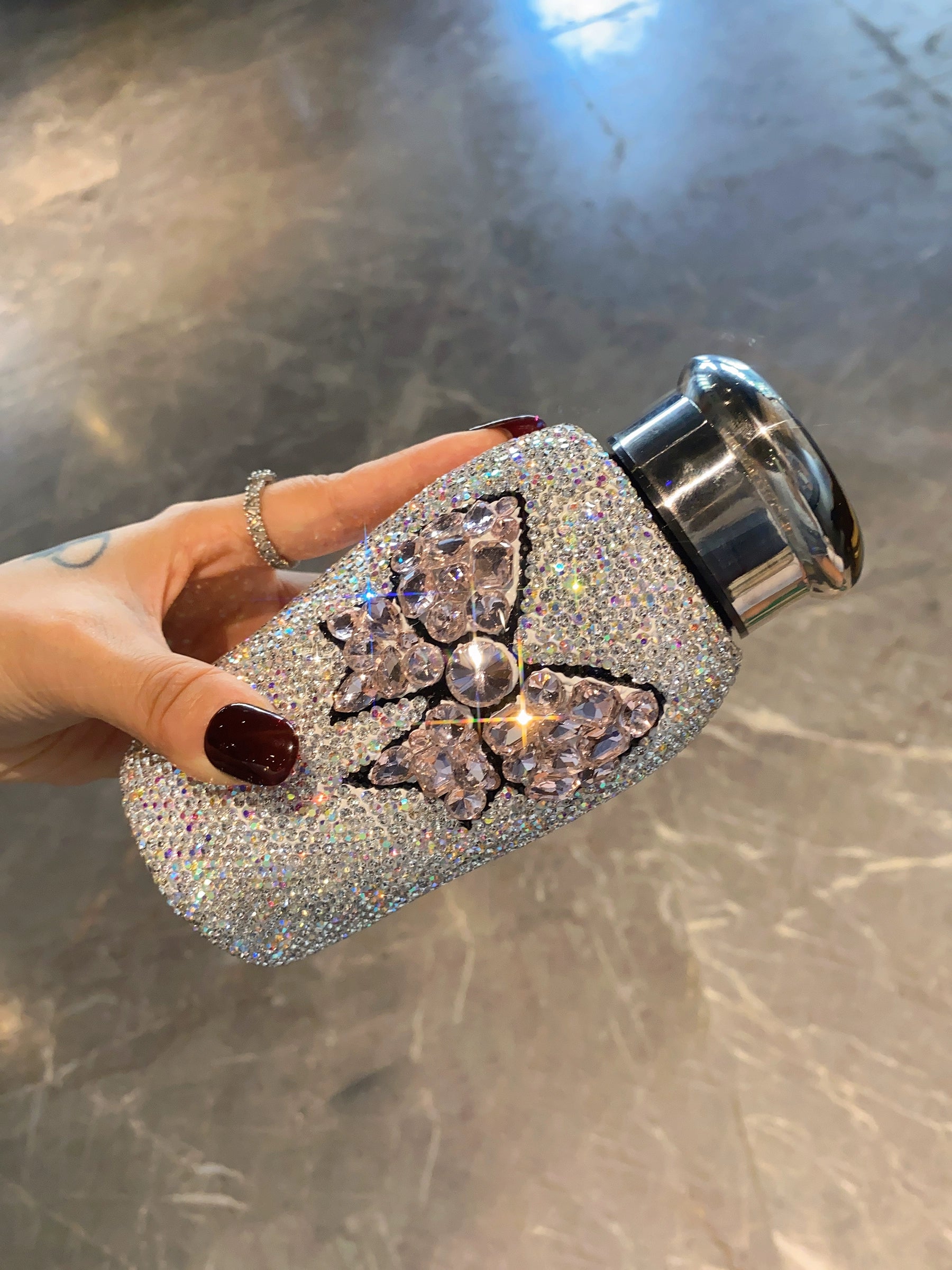 Diamond-Encrusted Bow Stainless Steel Thermos Cup – Portable Water Bottle for Car & Travel