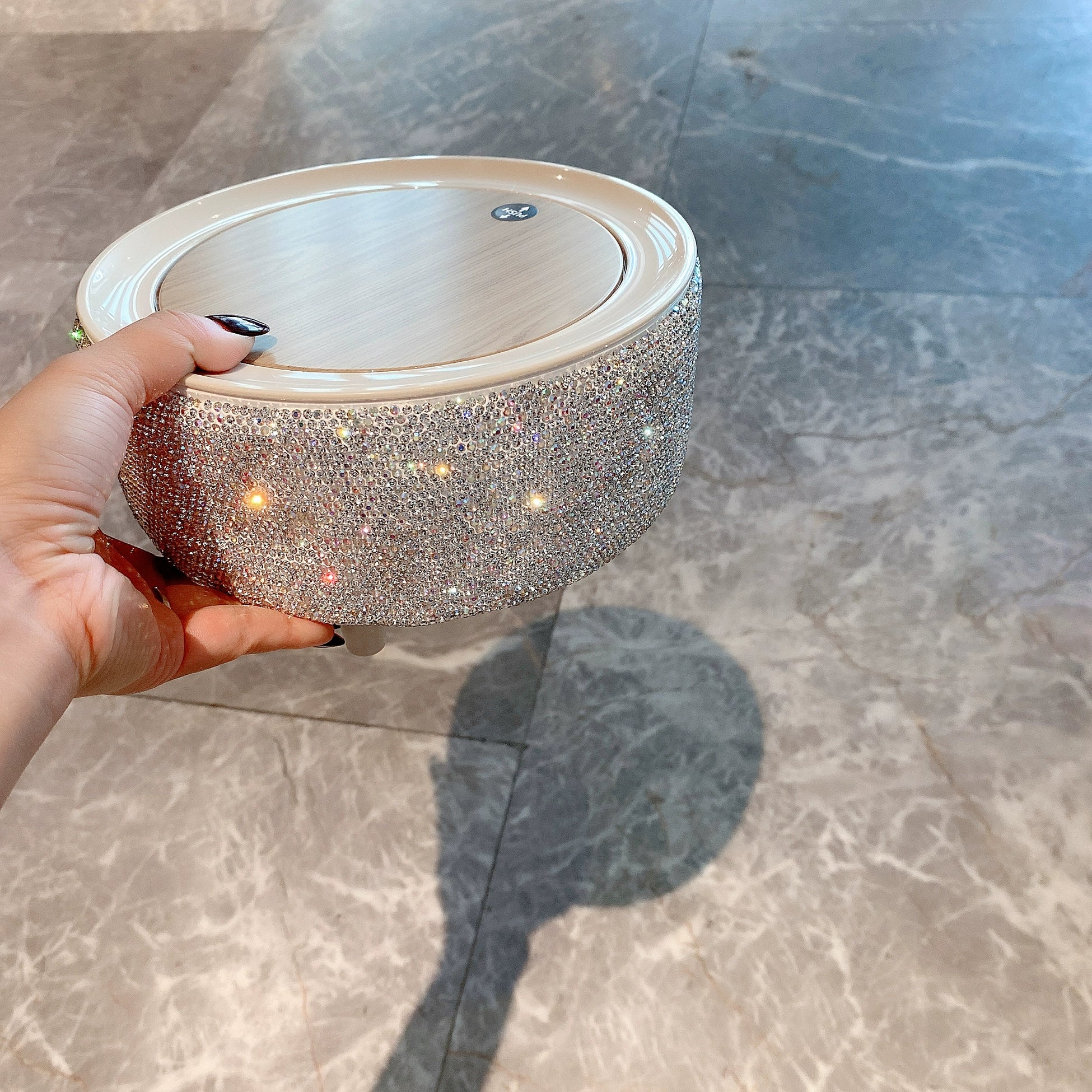 Diamond-Encrusted Desktop Trash Can – Push-Type Lid Storage Bucket for Home & Office