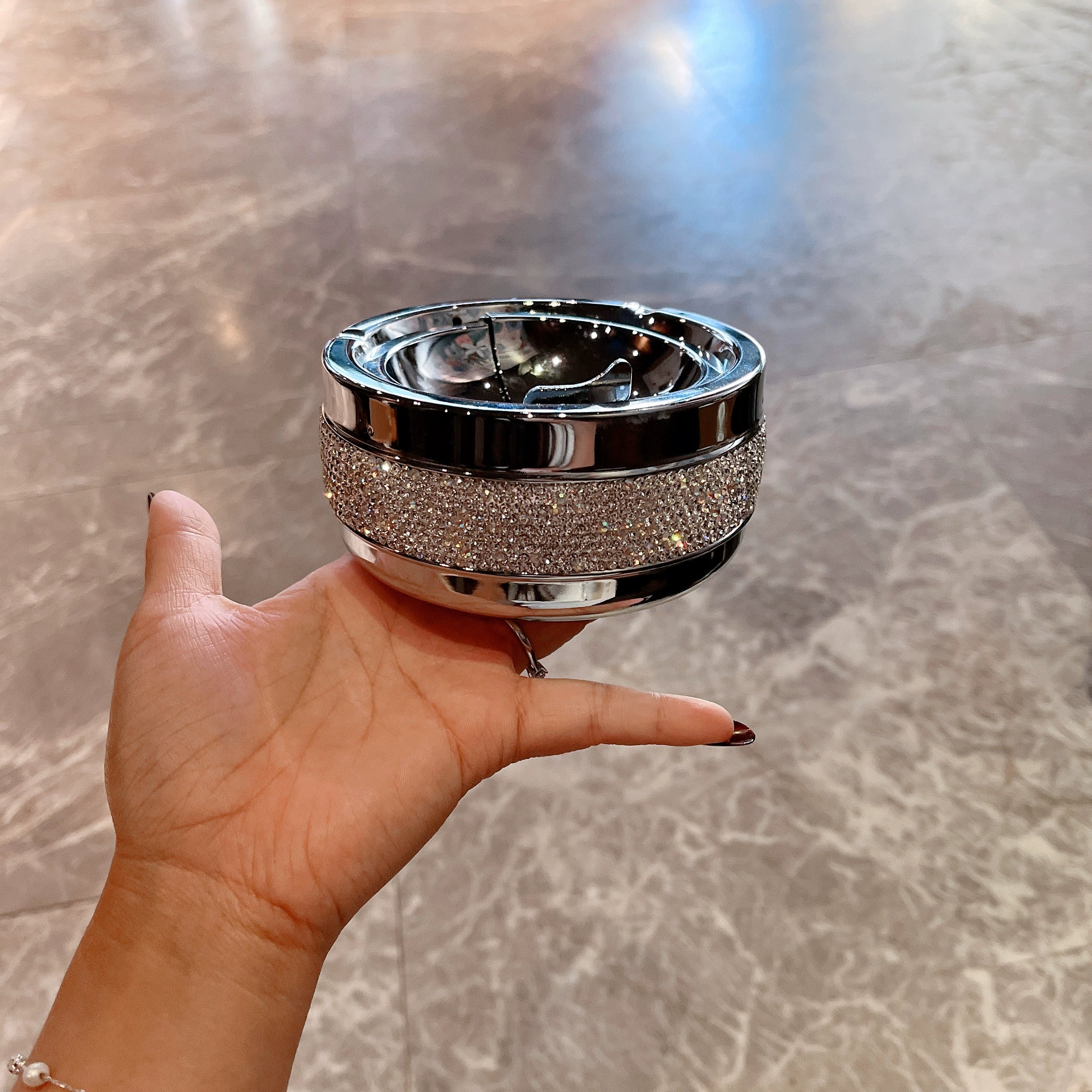Diamond-Encrusted Stainless Steel Ashtray – Stylish Home & Office Smoking Accessory