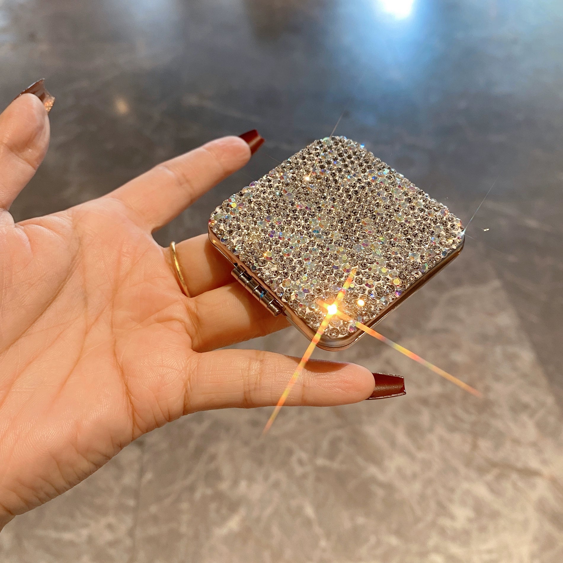 Diamond-Encrusted Mini Portable Makeup Mirror – Double-Sided Folding Handheld Mirror for Dorm & Travel