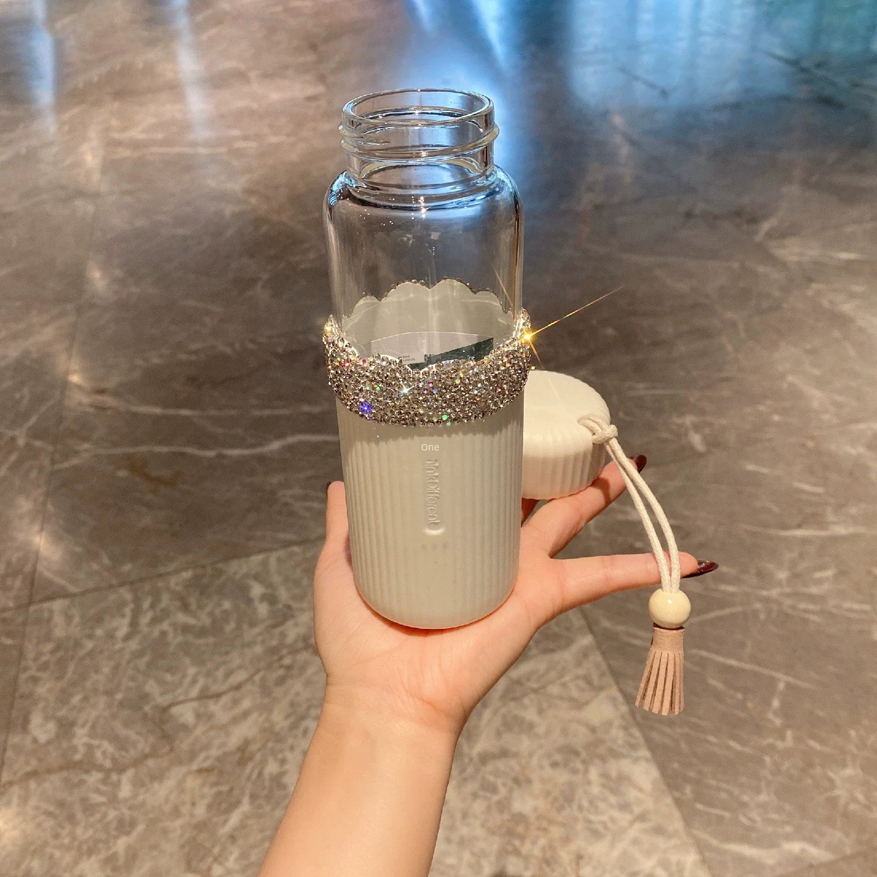 Exquisite Diamond-Encrusted Glass Cup – Luxury Barrier-Free Juice & Milk Tea Tumbler